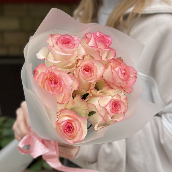 7 нежных роз Джумилия 50 см