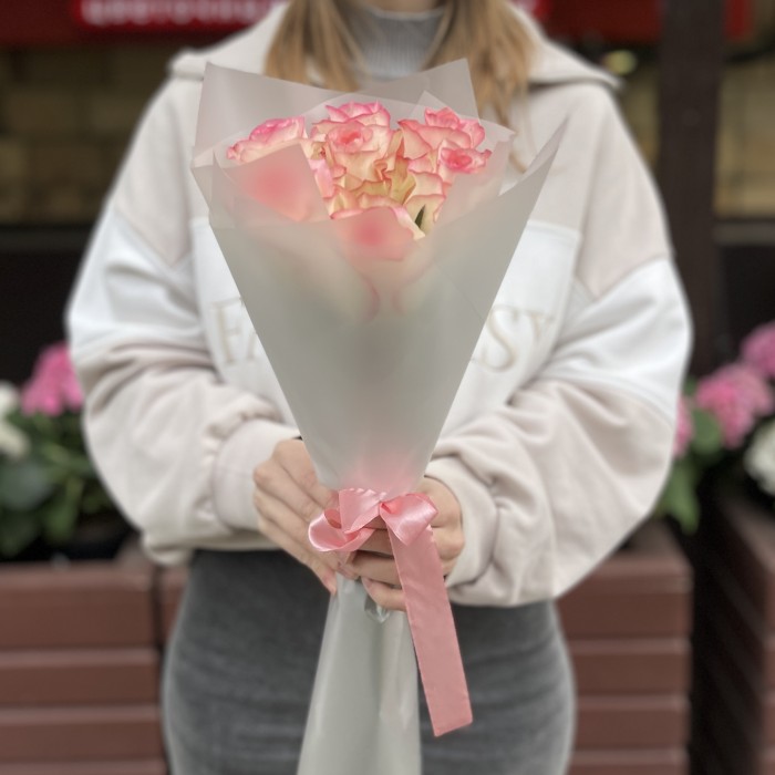 7 нежных роз Джумилия 50 см