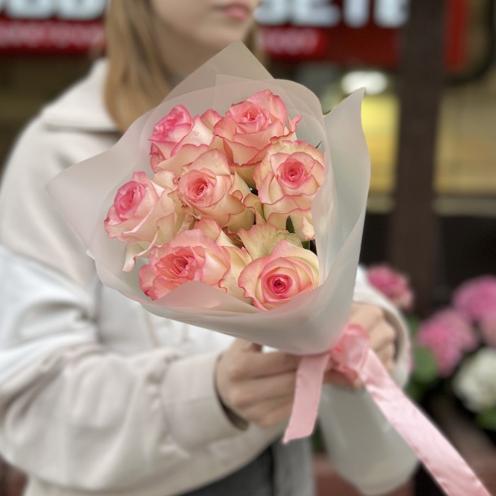 7 нежных роз Джумилия 50 см