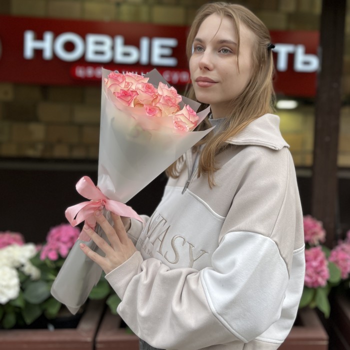 9 нежных роз Джумилия 50 см