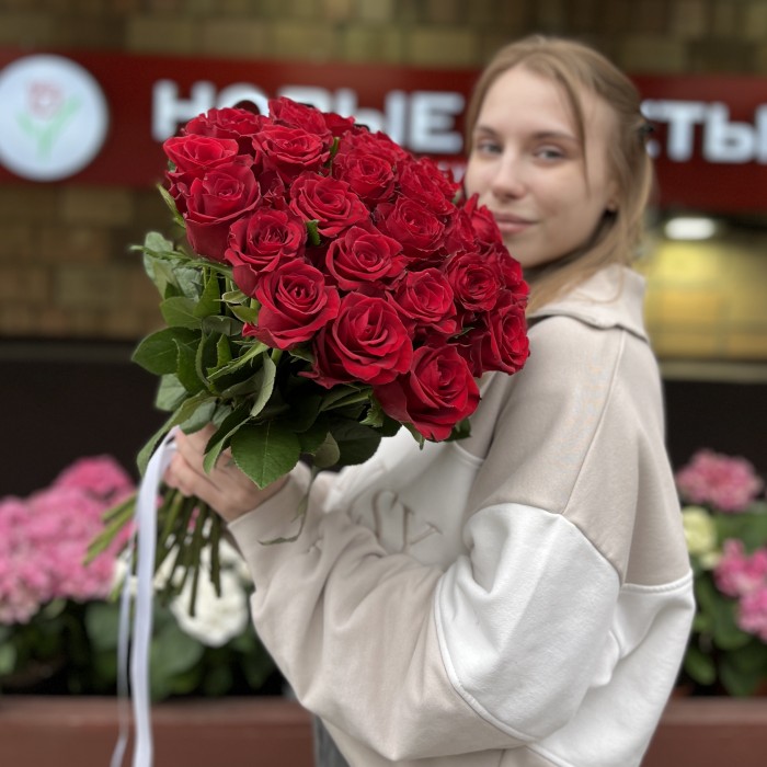 Красная Роза Мадам Ред 50 см