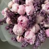 Букет из розовых пионов с сиренью