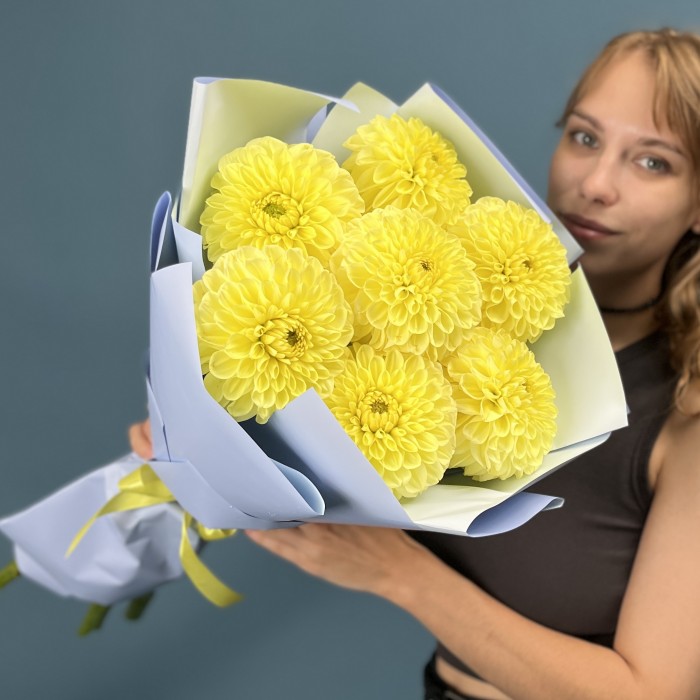 7 желтых георгин