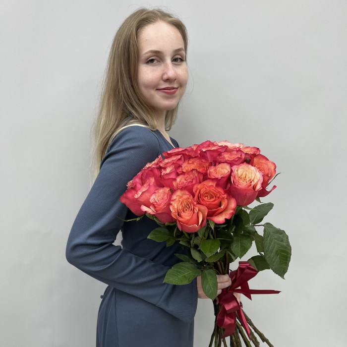 21 яркая роза Боргат 60 см