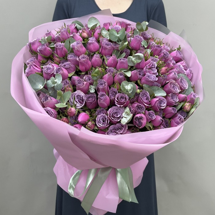 35 кустовых роз Перпл скай 50 см