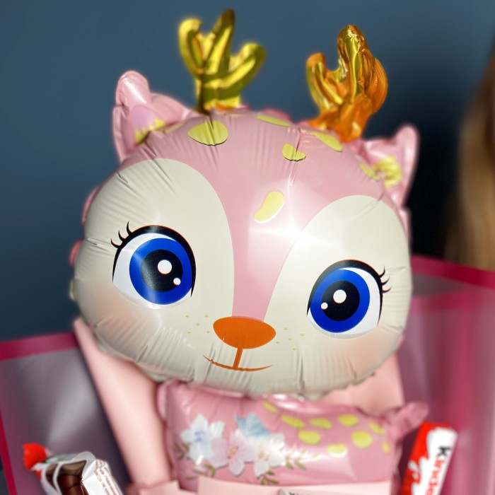 Букет с конфетами Олененок