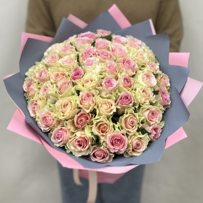 Букет дня нежный микс роз