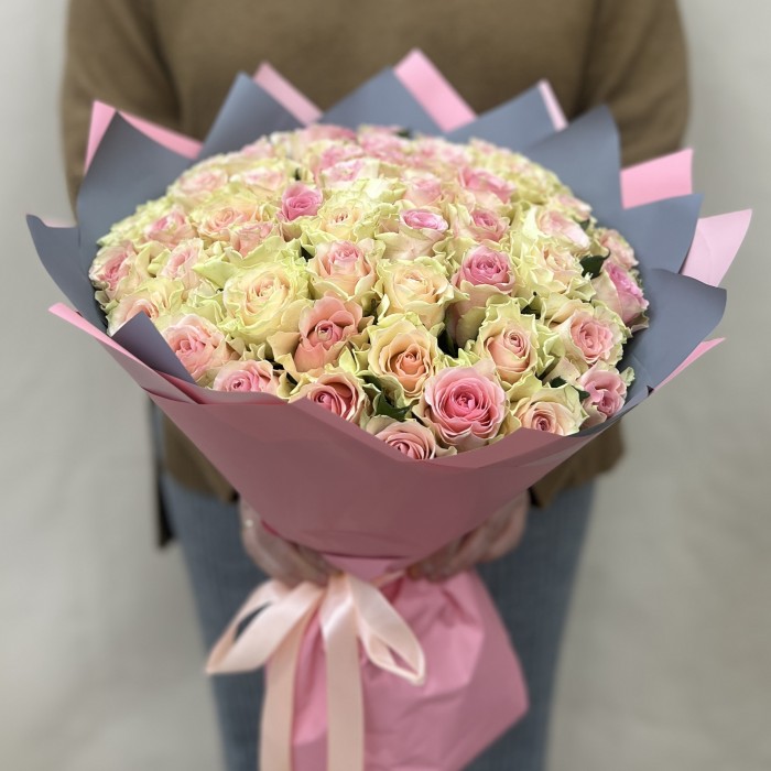 Букет дня нежный микс роз
