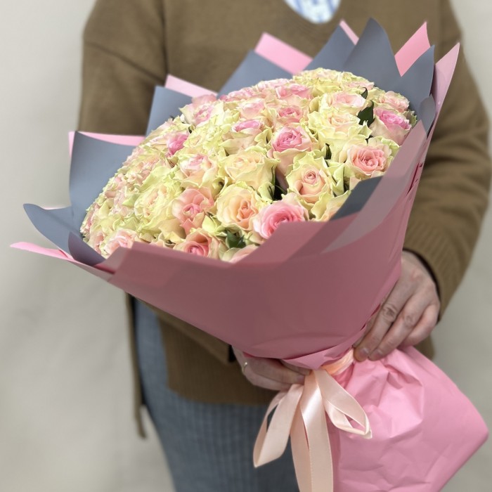 Букет дня нежный микс роз