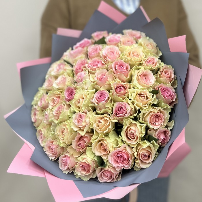 Букет дня нежный микс роз