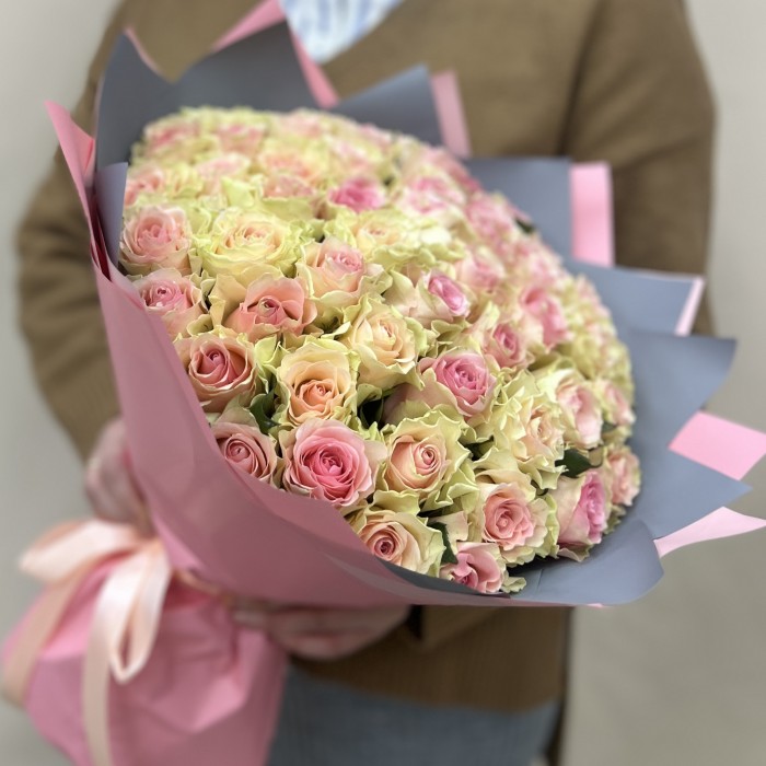 Букет дня нежный микс роз