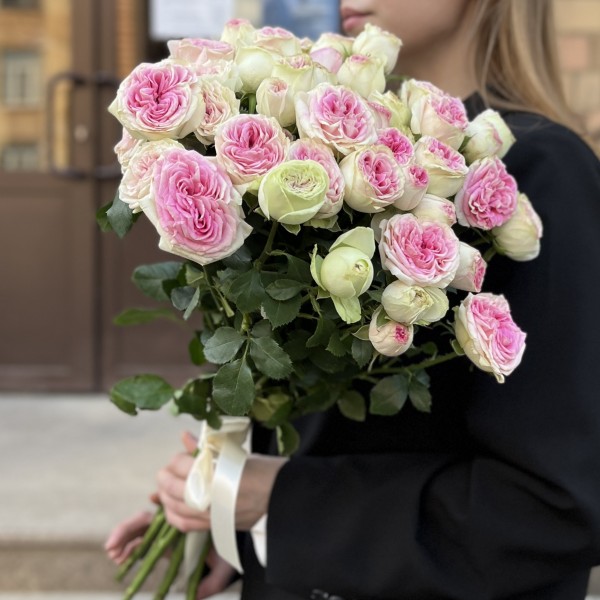 11 кустовых пионовидных роз Джелатто 50 см