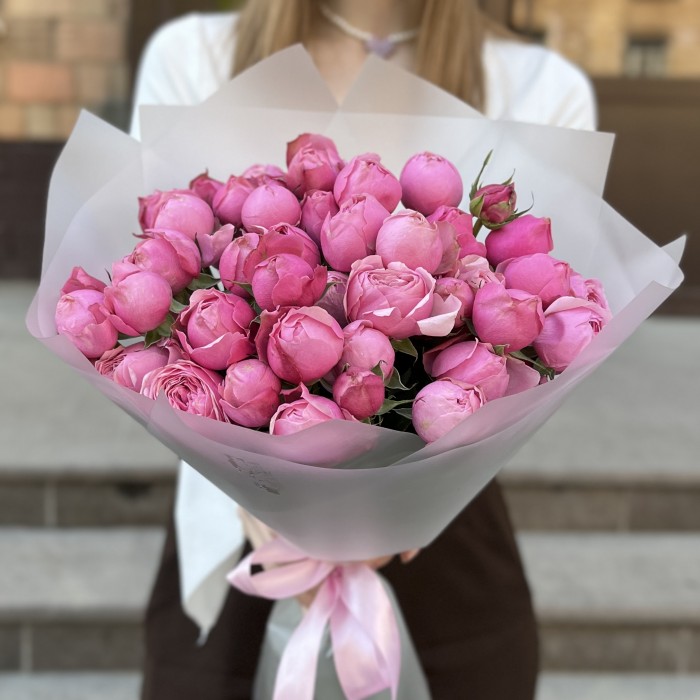 11 кустовых пионовидных роз Сильва Пинк 60 см