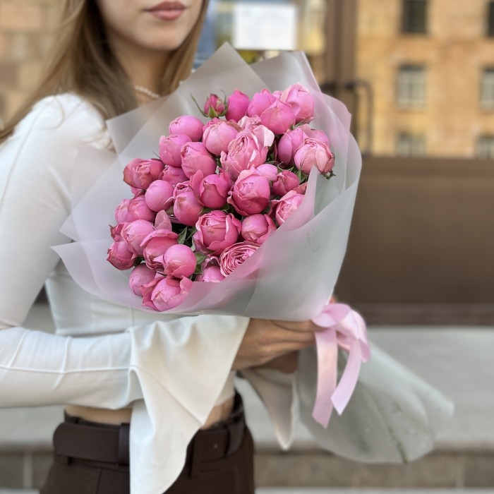 11 кустовых пионовидных роз Сильва Пинк 60 см