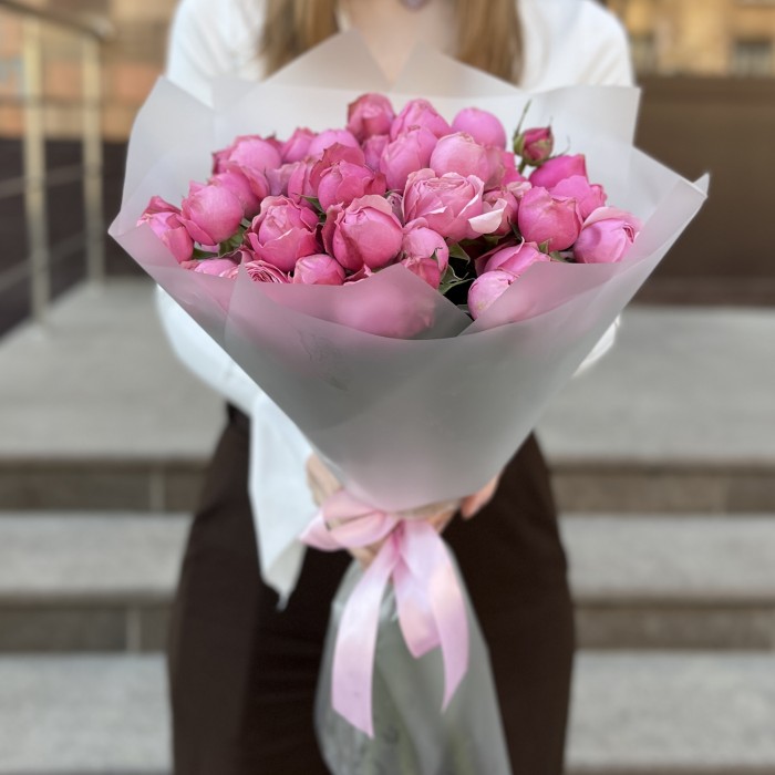 11 кустовых пионовидных роз Сильва Пинк 60 см