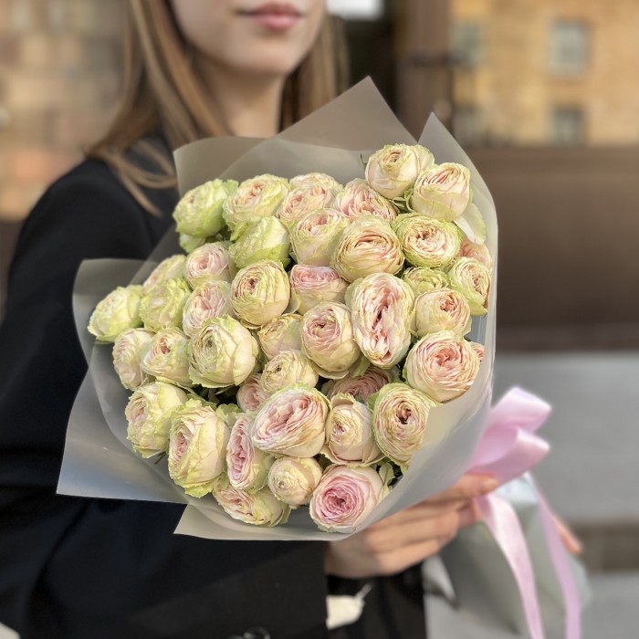 11 кустовых пионовидных роз Свит Джелатто 50 см