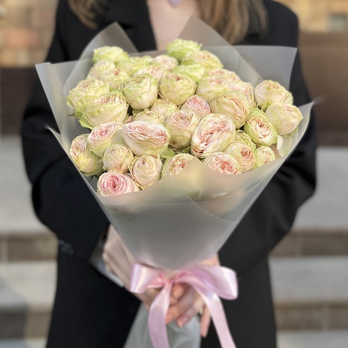 11 кустовых пионовидных роз Свит Джелатто 50 см