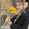 11 кустовых роз Еллоу бейби 40 см