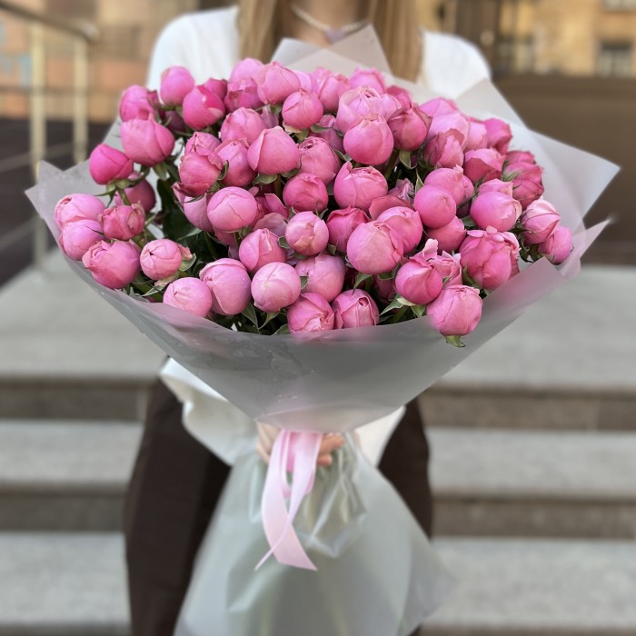 25 кустовых пионовидных роз Сильва Пинк 60 см