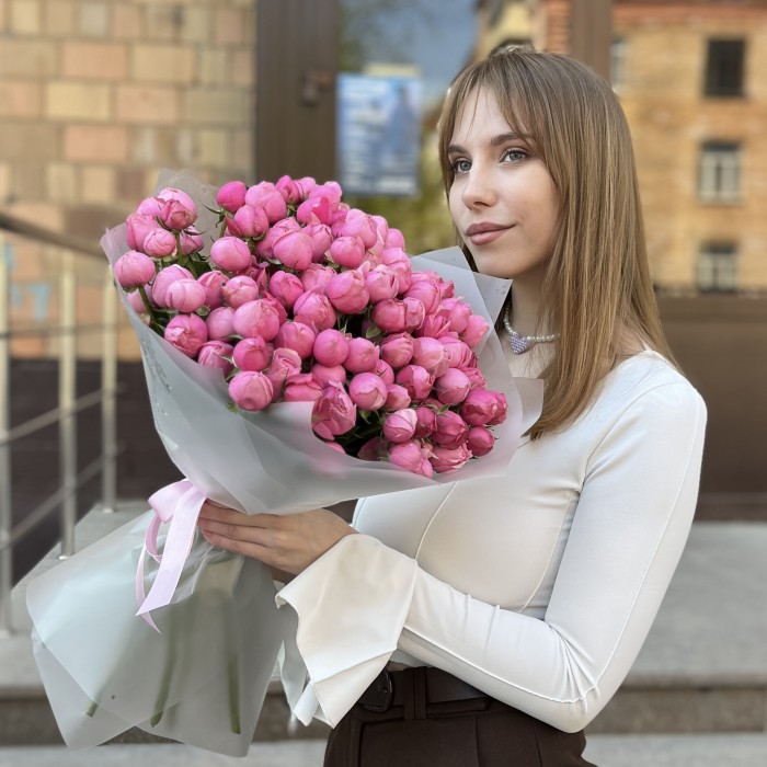 25 кустовых пионовидных роз Сильва Пинк 60 см