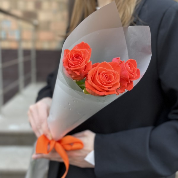 3 оранжевых розы Вау 50 см