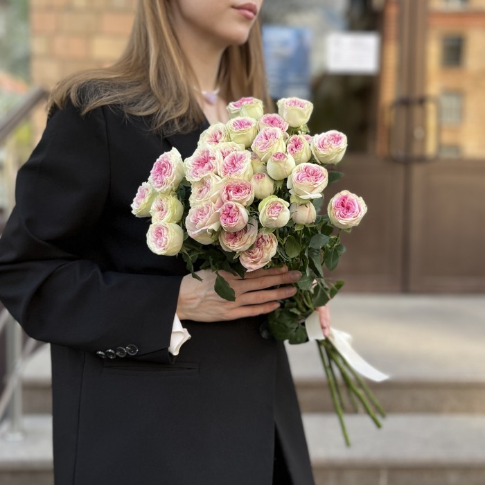 5 кустовые пионовидные розы Джелатто 50 см