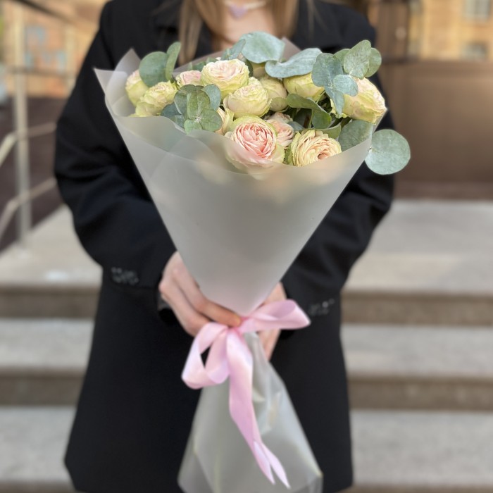 5 кустовых пионовидных роз Свит Джелатто 50 см