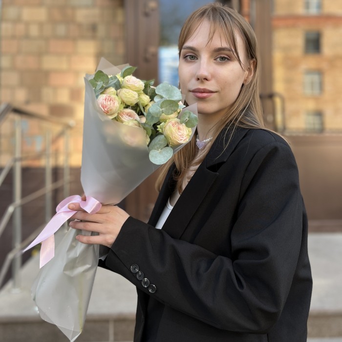 5 кустовых пионовидных роз Свит Джелатто 50 см