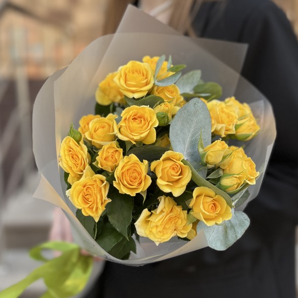 5 кустовых роз Еллоу Бэйби 40 см