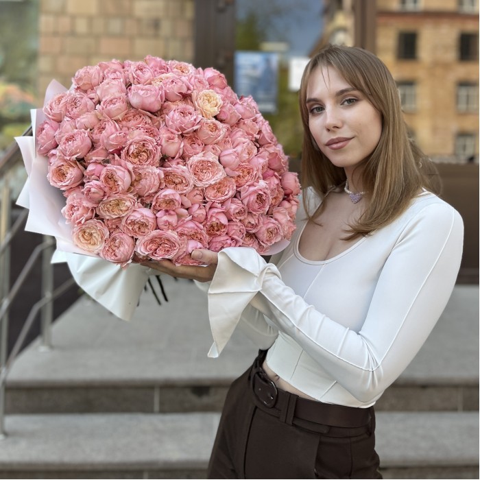 51 кустовая  розовя роза Джульетта 50 см