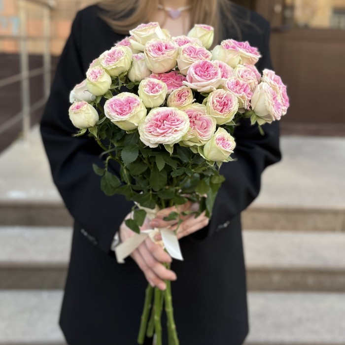 7 кустовых пионовидных роз Джелатто 50 см