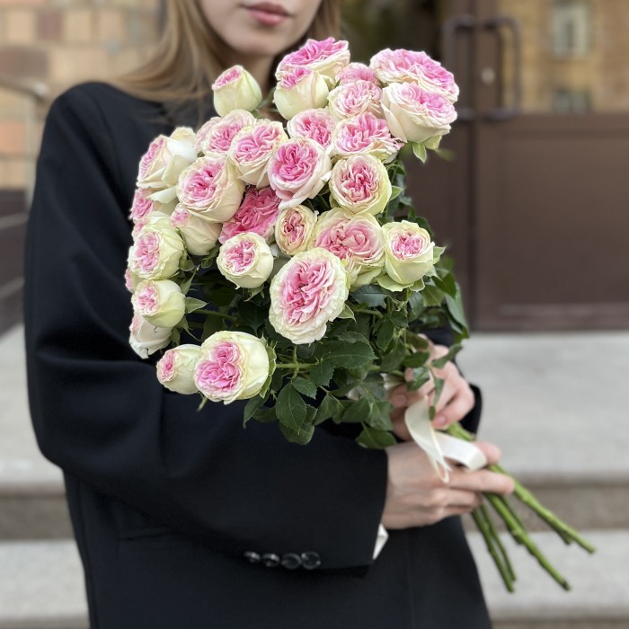 7 кустовых пионовидных роз Джелатто 50 см