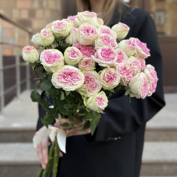 7 кустовых пионовидных роз Джелатто 50 см