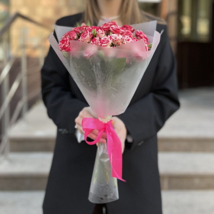 9 кустовых бело-малиновых роз Файрворкс 40 см