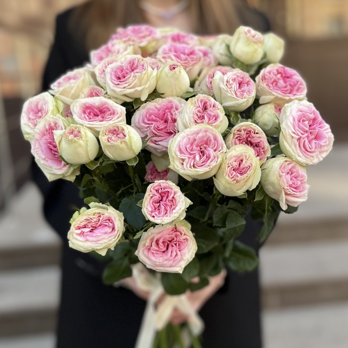 9 кустовых пионовидных роз Джелатто 50 см