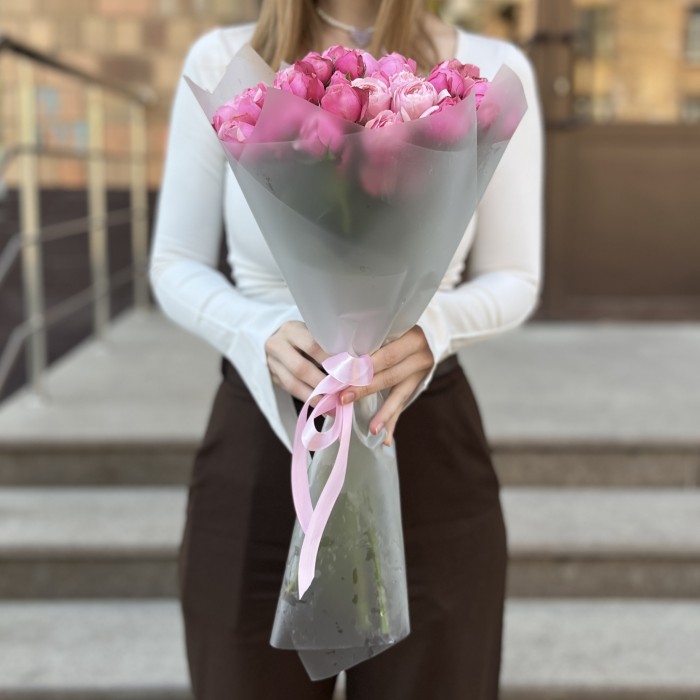 9 кустовых пионовидных роз Сильва Пинк 60 см