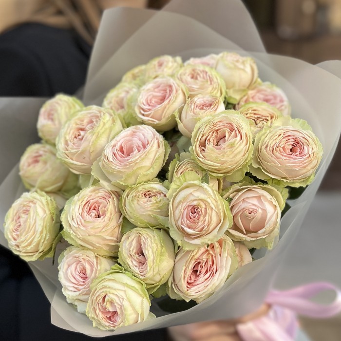 9 кустовых пионовидных роз Свит Джелатто 50 см