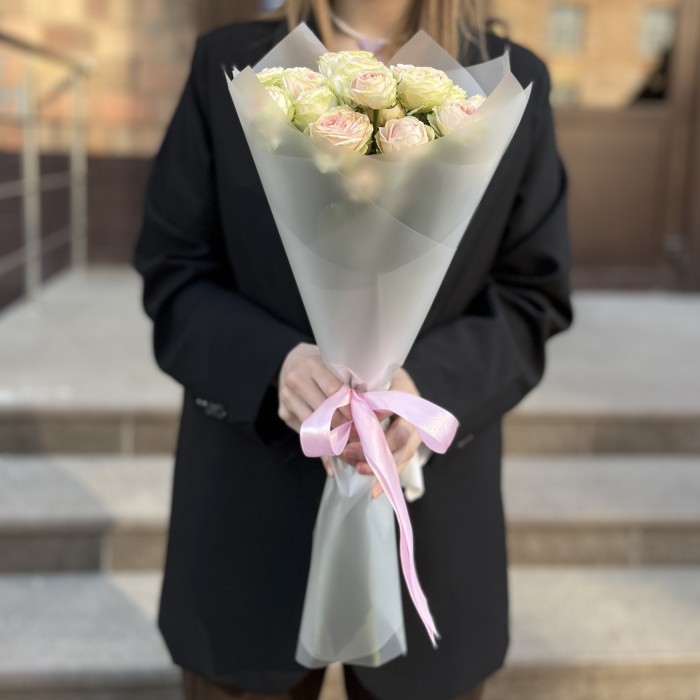 9 кустовых пионовидных роз Свит Джелатто 50 см