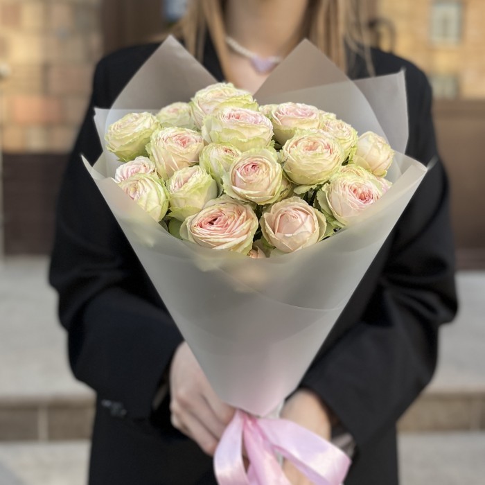 9 кустовых пионовидных роз Свит Джелатто 50 см