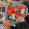 9 оранжевых роз Вау 50 см с эвкалиптом