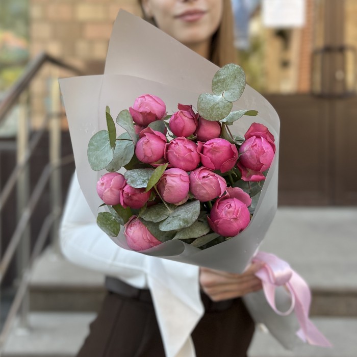 Комплимент кустовых пионовидных роз Сильва Пинк 60 см