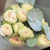 Комплимент розово-персиковых кустовых роз Свит Джелатто 40 см