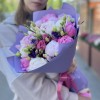 Букет из 15 нежных пионов и эустом MIX