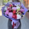 Букет из 15 ярких пионов и эустом MIX