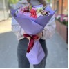 Букет из 15 ярких пионов и эустом MIX