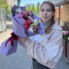 Букет из 15 ярких пионов и эустом MIX