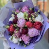 Букет из 15 ярких пионов и эустом MIX