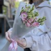 Букет из 3 махровых бело-розовых эустом