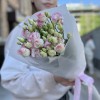 Букет из 7 махровых бело-розовых эустом