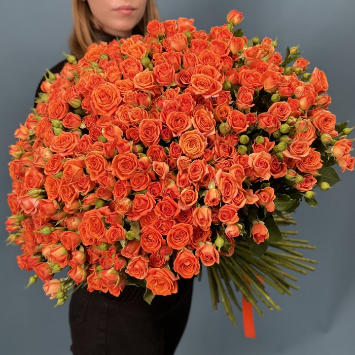 101 кустовая оранжевая роза Чарминг Бейб 50 см